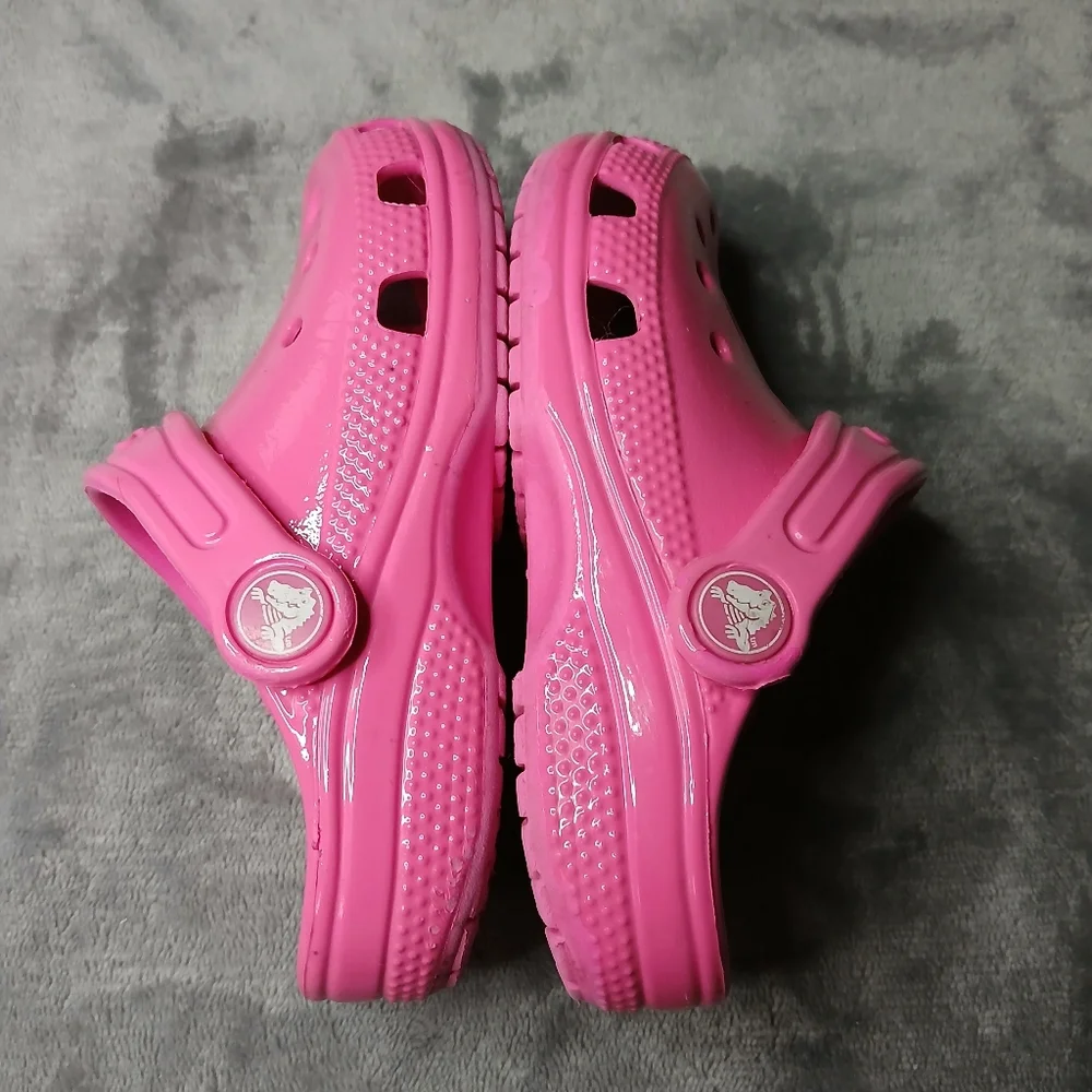 CROCS vibrant pink